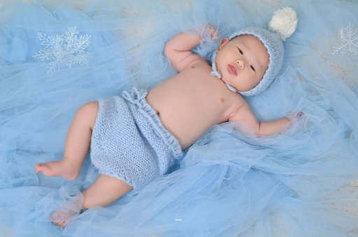 白山宝宝几个月可以吃饭